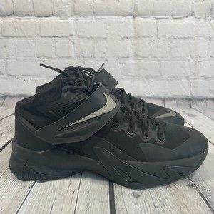 Nike Boys Lebron Soldier VIII Black Basketball Shoes Youth Size 7